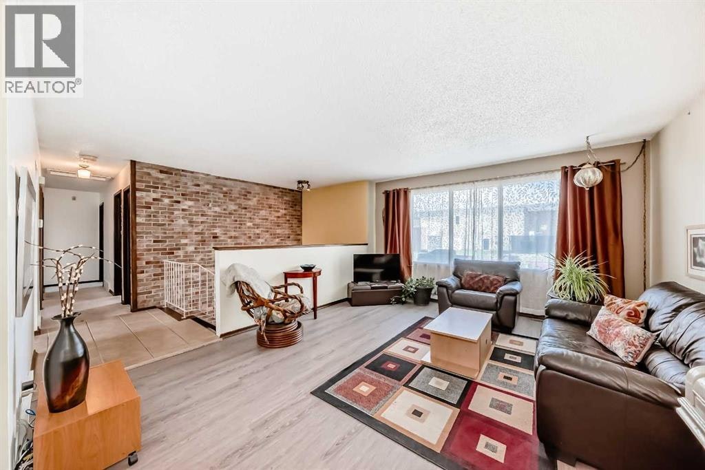 5539 Dalhart Road NW, Calgary, AB, T3A 1S3