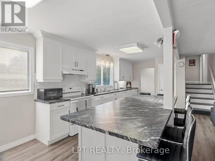 9952 Prince Phillip Street, Lambton Shores, ON, N0M 2N0 - 11