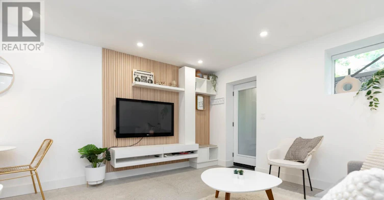 LOWER-55 Dearbourne Avenue, Toronto, ON, M4K 1M6 - 4
