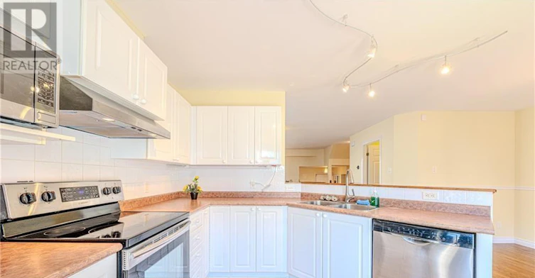1205 Clyde Avenue, Ottawa, ON, K2C 1Y3 - 8