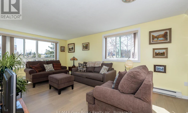 502-850 6th Street E