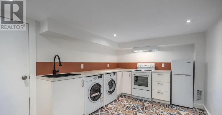 1654 Gerrard Street E, Toronto, ON, M4L 2A8 - 11