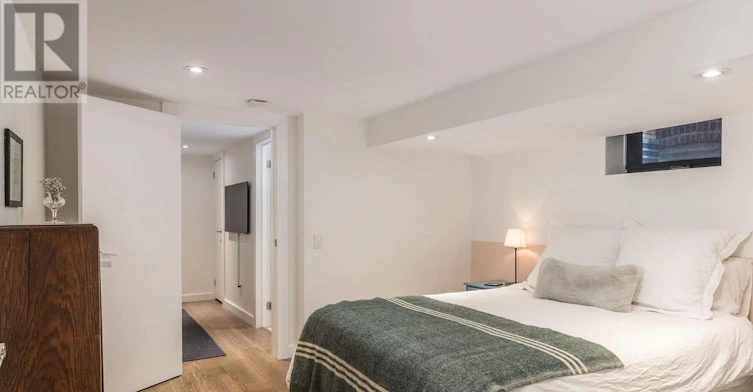 1654 Gerrard Street E, Toronto, ON, M4L 2A8 - 2
