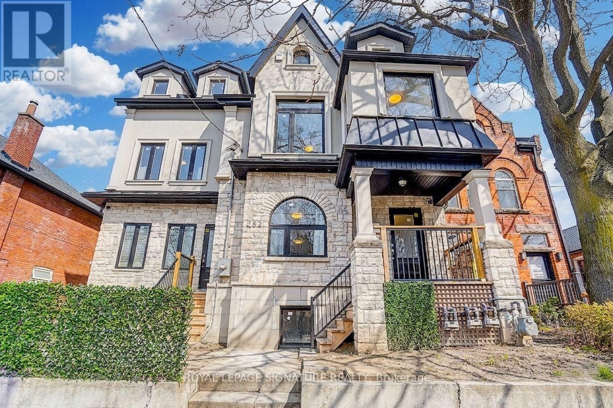 4-252 Annette Street, Toronto, ON, M6P 1R1