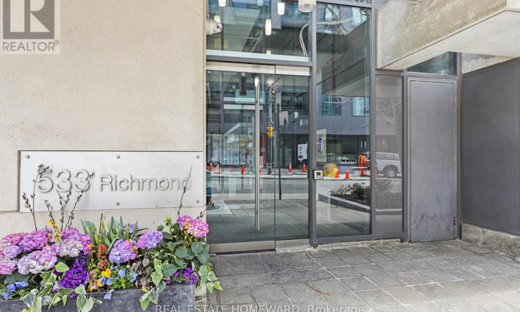 704-533 Richmond Street W