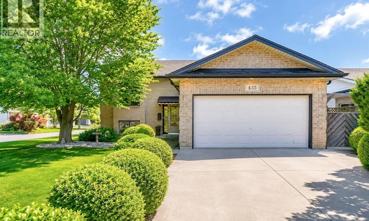 435 Thorn Ridge Crescent