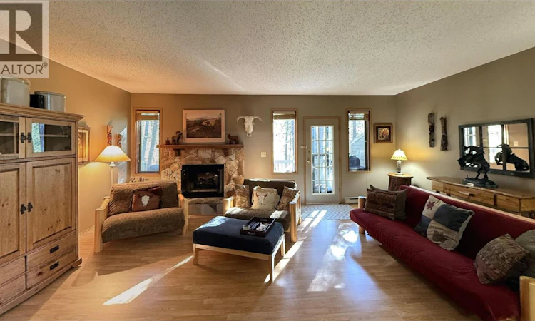 17-7985 Radium Golf Course Road