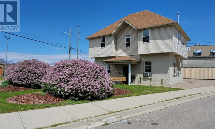 453 Bathurst Street