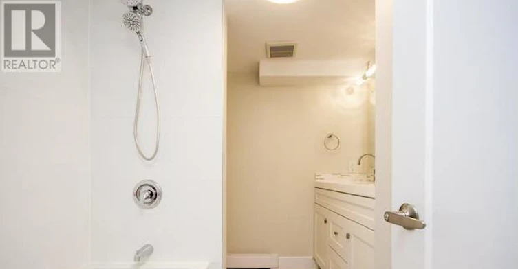 B-2430 Iris Street, Ottawa, ON, K2C 1C6 - 21