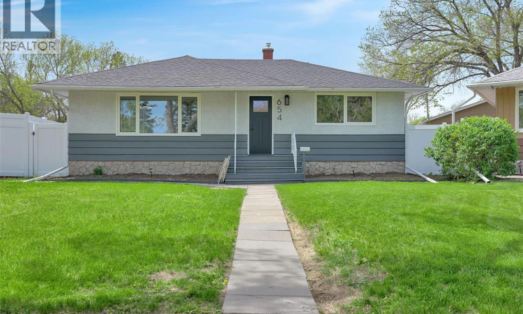 654 Aberdeen Crescent
