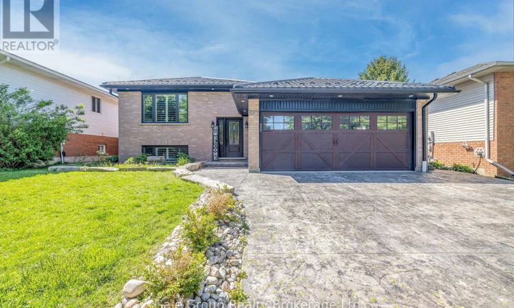 10 Knowles Drive