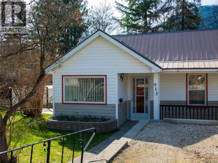913 Sixth Street, Nelson, BC, V1L 2Z4 - 2
