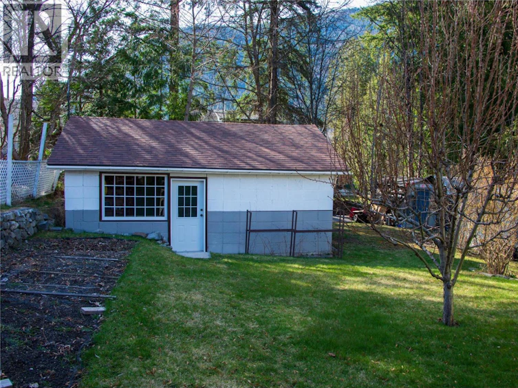 913 Sixth Street, Nelson, BC, V1L 2Z4 - 4