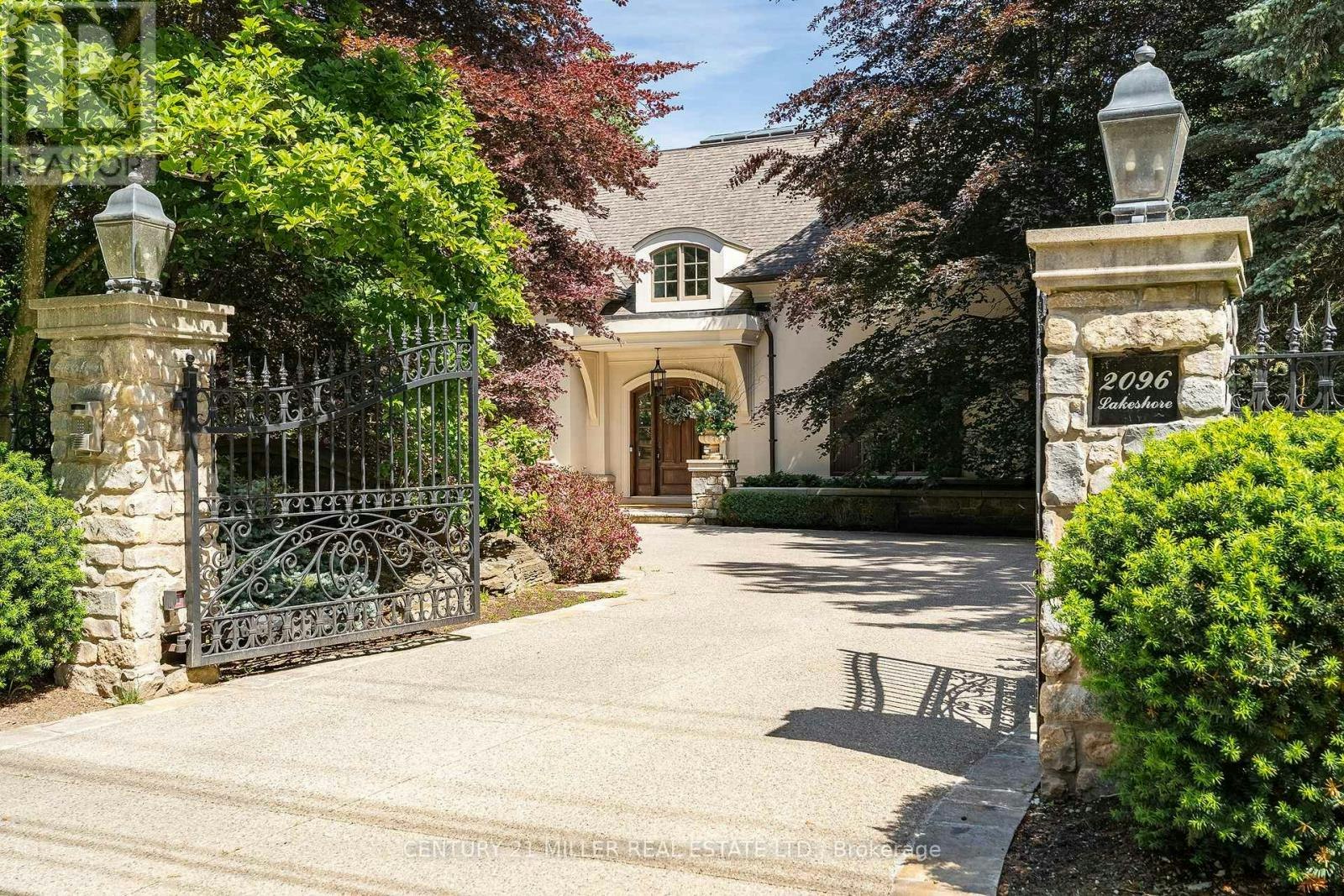2096 Lakeshore Road E, Oakville, ON, L6J 1M3