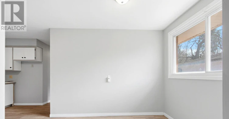 A-195B Cedarvale Crescent, Waterloo, ON, N2L 4T3 - 5