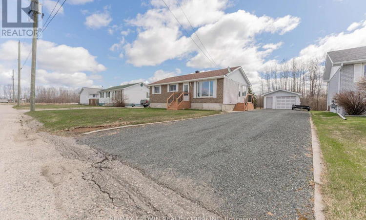 47 Breton Crescent