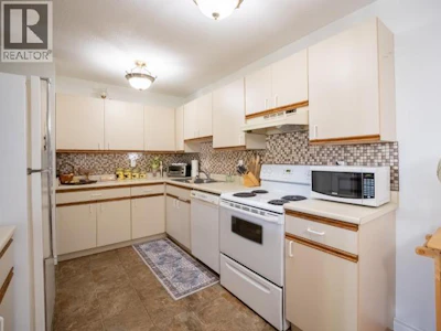 103-4477 Michigan Avenue - 3