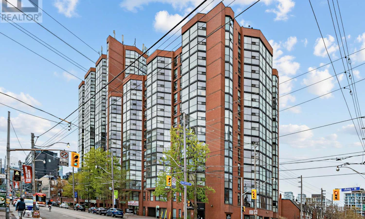 303-725 King Street W