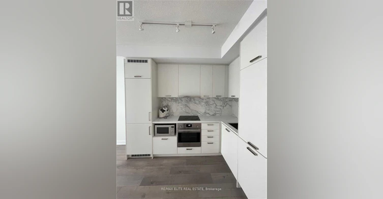 817-38 Honeycrisp Crescent, Vaughan, ON, L4K 0M8 - 2
