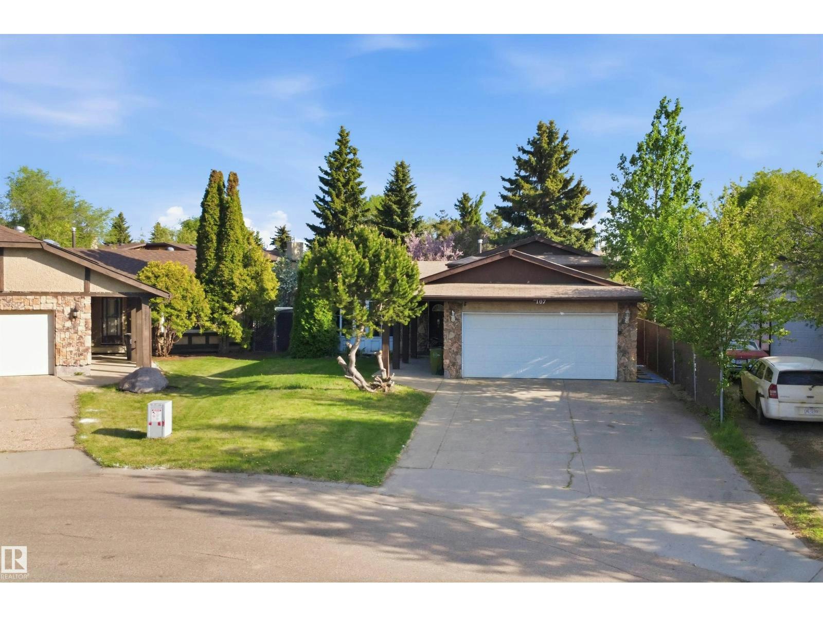 2107 40 Street NW, Edmonton, AB, T6L 4E9