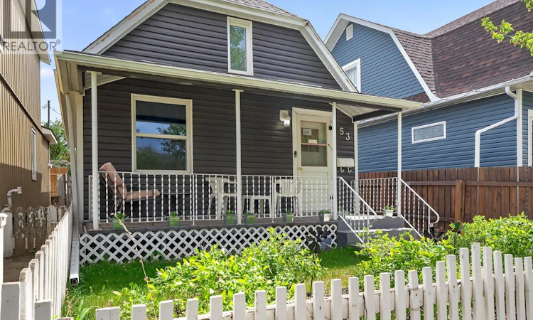 53 Lillooet Street E