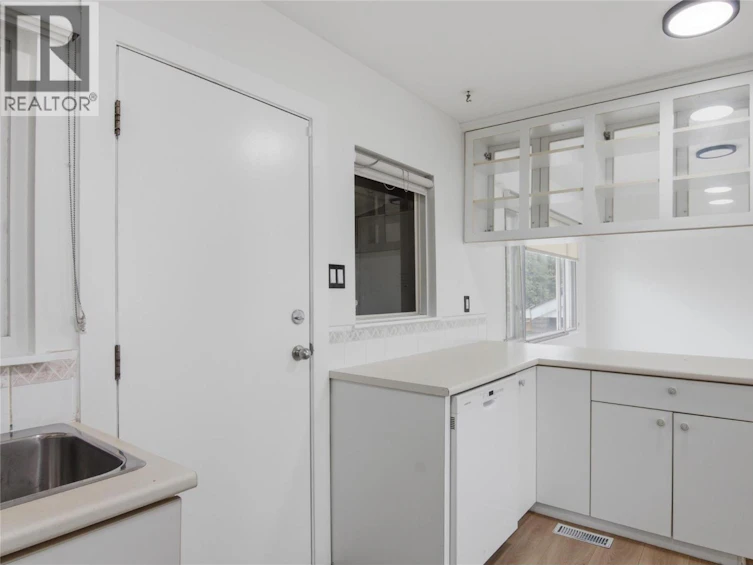 649 Brentwood Avenue, Kamloops, BC, V2B 1P4 - 30