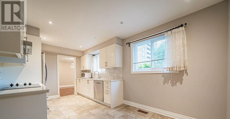120 Abbeywood Trail, Toronto, ON, M3B 3B5 - 13