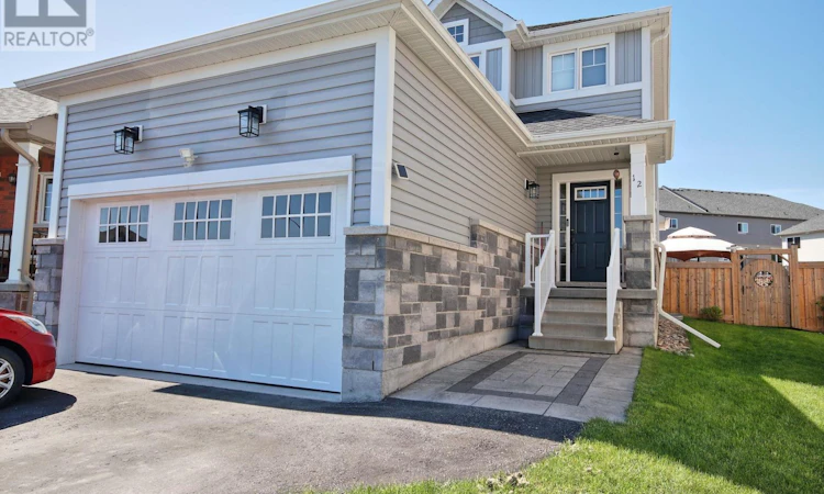 12 Summer Lane