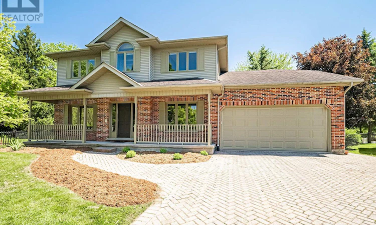 18 Angus Court W