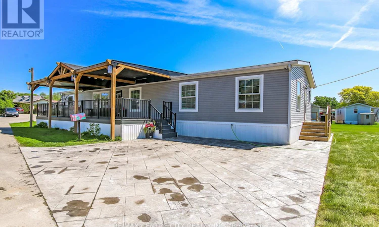 201-198 Springbank Drive