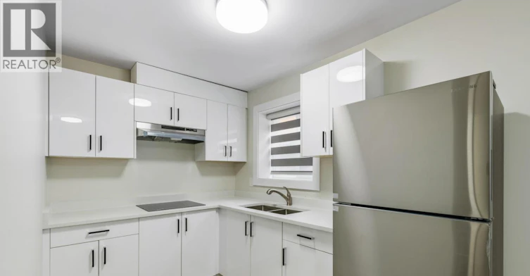 Bachelor Suite 16xx Ellesmere Avenue, Burnaby, BC, V5B 3T4 - 2