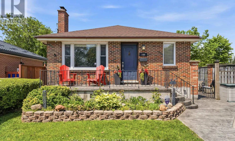 169 Ellsworth Crescent