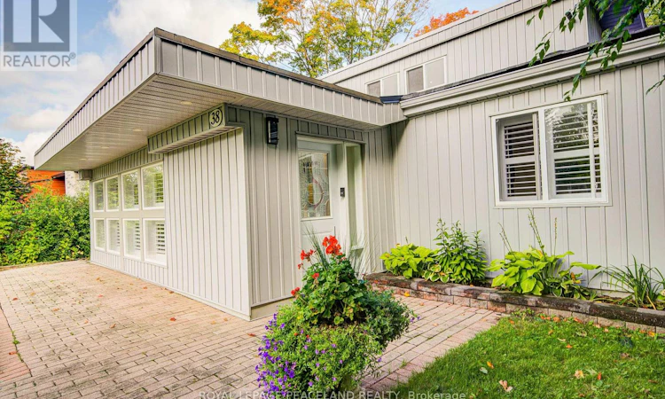38 Lakeview Avenue