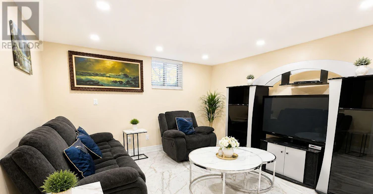 89 Hucknall Road, Toronto, ON, M3J 1W1 - 2