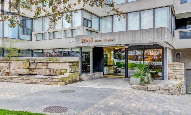 303-2545 Bloor Street W