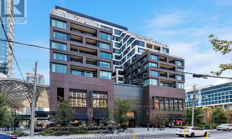 907-455 Wellington Street W