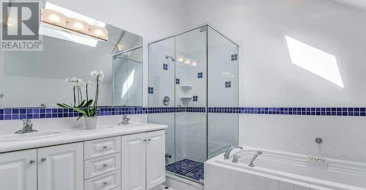 35 Bannon Avenue, Toronto, ON, M8X 1T9 - 13