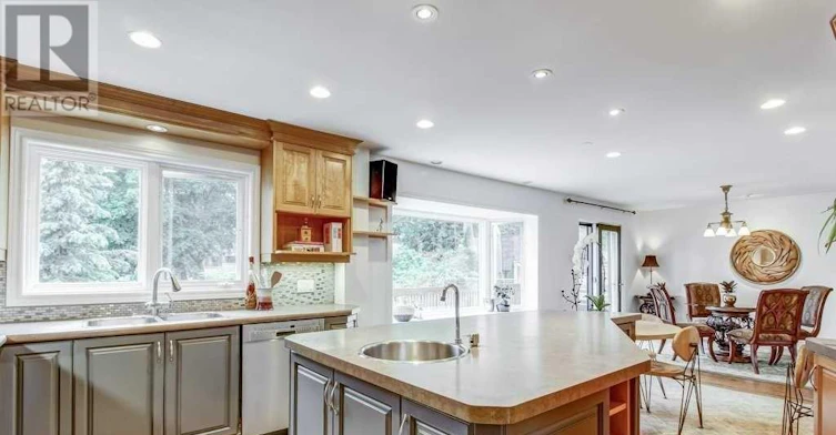 35 Bannon Avenue, Toronto, ON, M8X 1T9 - 6