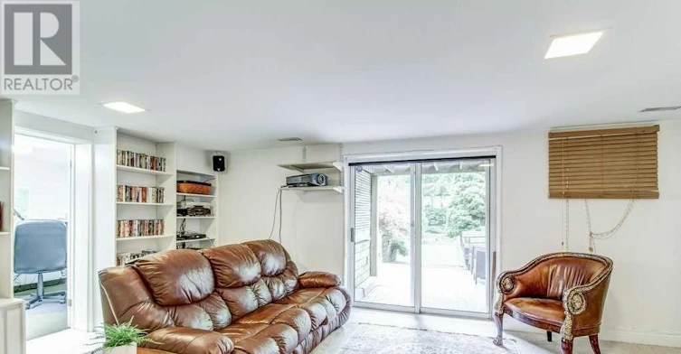 35 Bannon Avenue, Toronto, ON, M8X 1T9 - 16