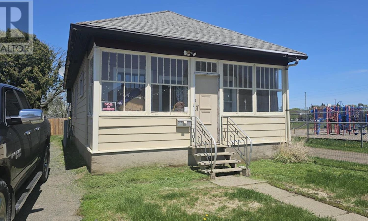 283 Brock Street E