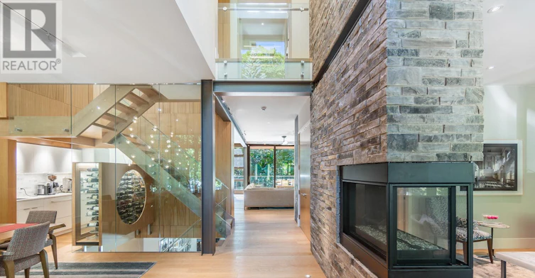 11 Pine Crescent, Toronto, ON, M4E 1L1 - 5