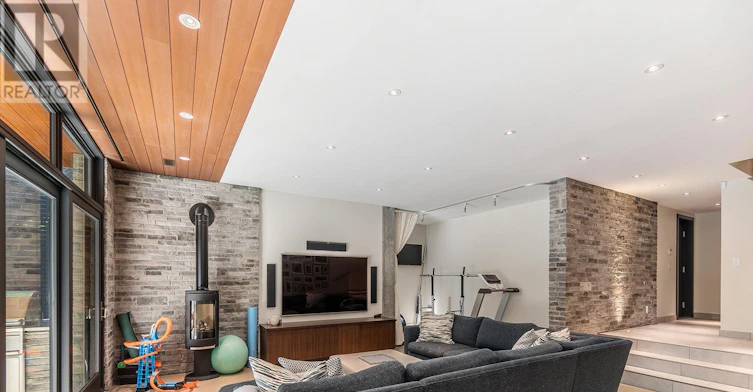 11 Pine Crescent, Toronto, ON, M4E 1L1 - 43