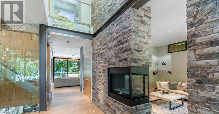 11 Pine Crescent, Toronto, ON, M4E 1L1 - 6