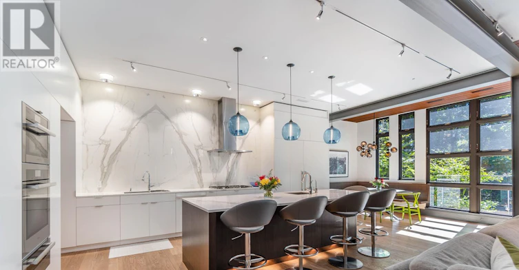 11 Pine Crescent, Toronto, ON, M4E 1L1 - 13