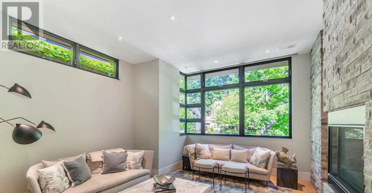 11 Pine Crescent, Toronto, ON, M4E 1L1 - 10