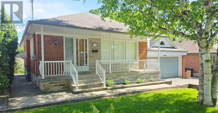 3 Ridge Point Crescent, Toronto, ON, M6M 2Z7 - 2