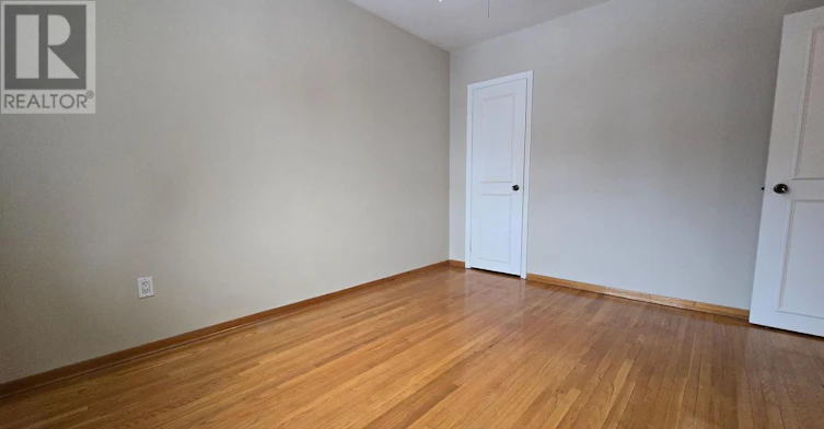 3 Ridge Point Crescent, Toronto, ON, M6M 2Z7 - 11