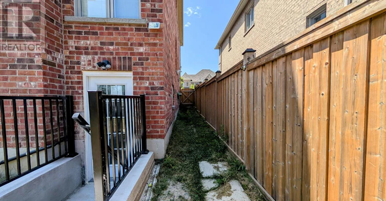 LOWER-31 Terry Crescent, Clarington, ON, L1C 0W4 - 9