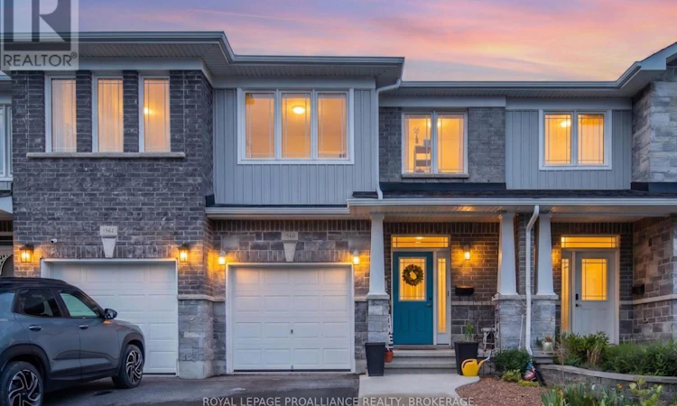 1560 Davenport Crescent