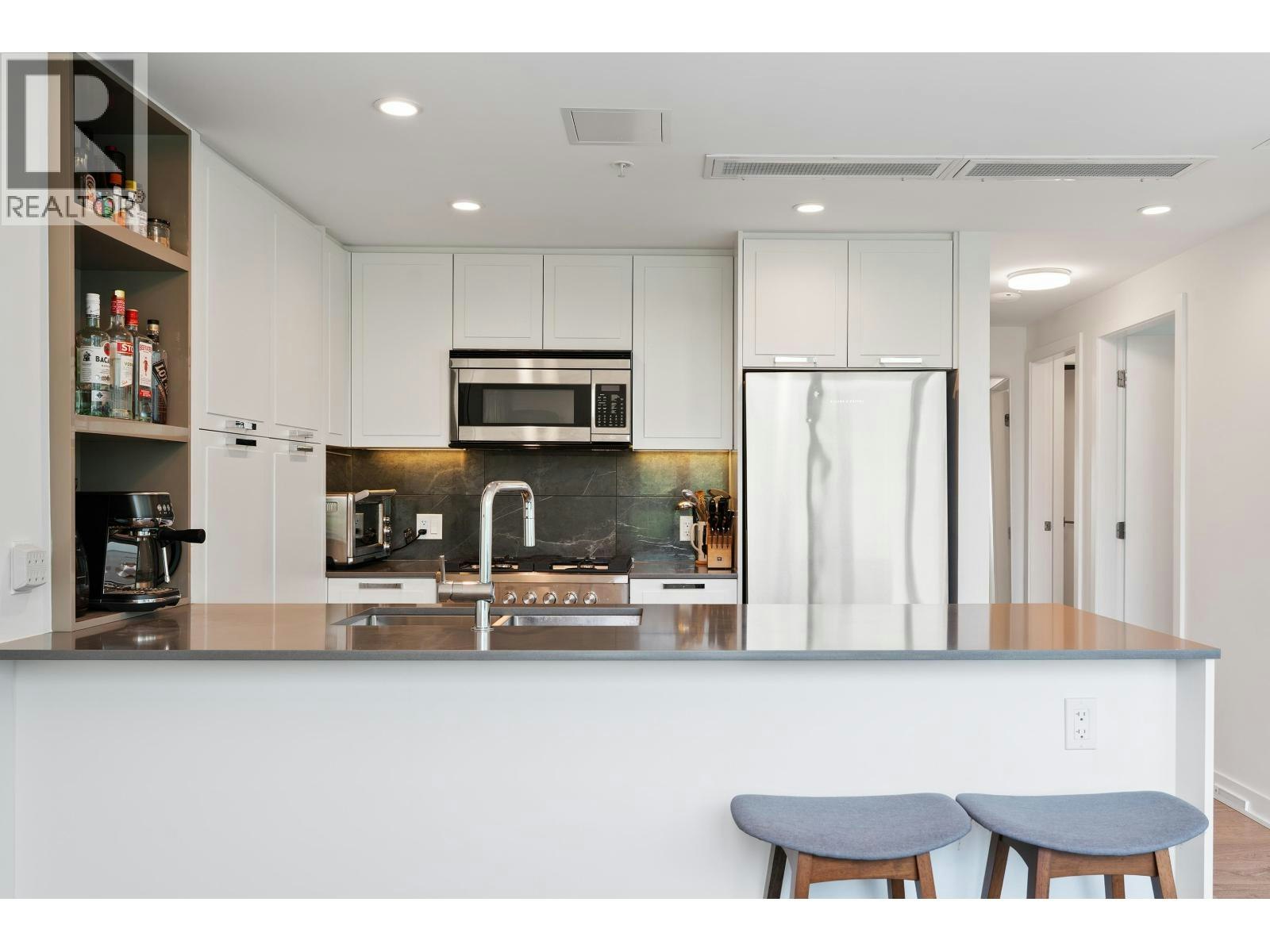 807-1401 Hunter Street, North Vancouver, BC, V7J 0E2